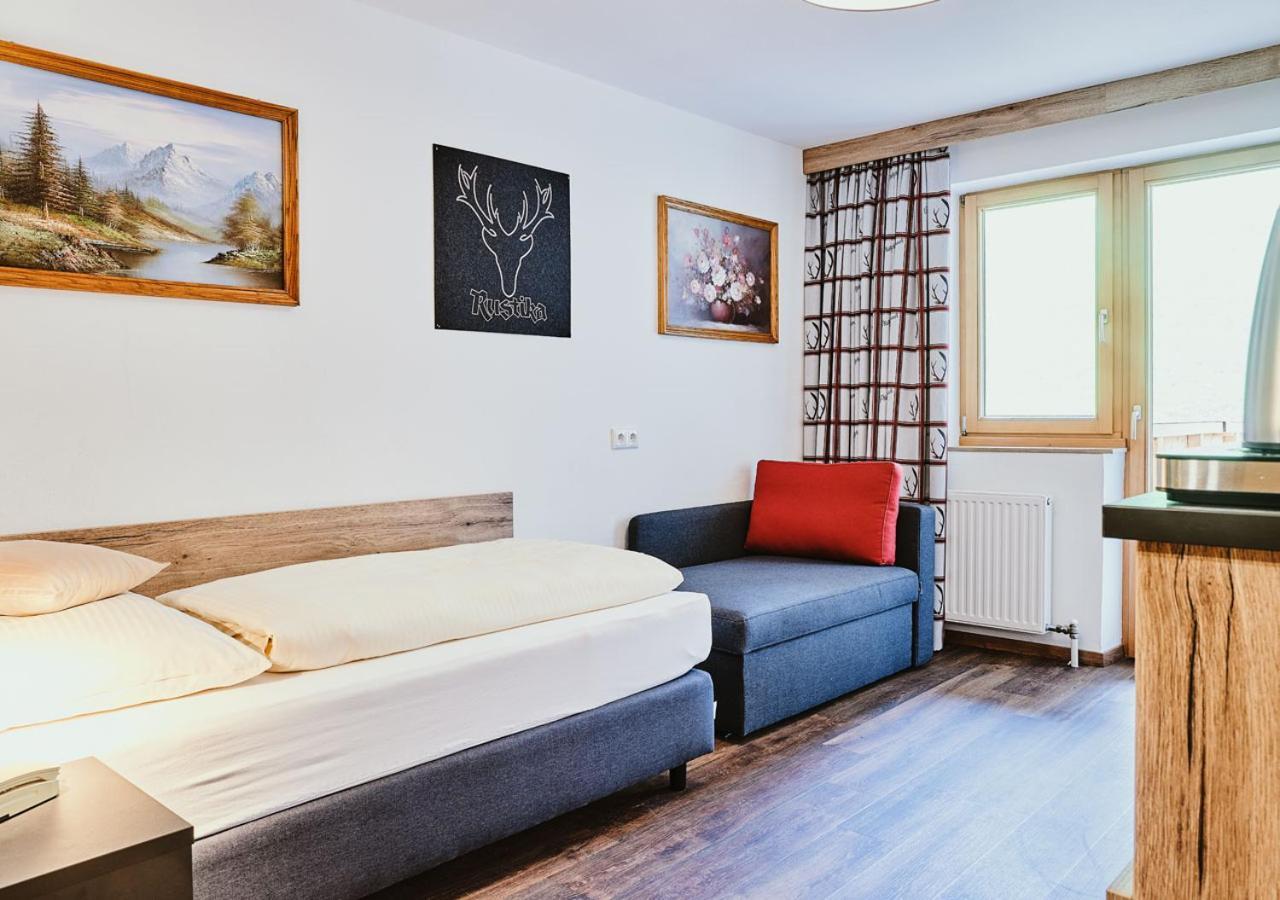 Hotel Rustika Lermoos Rum bild
